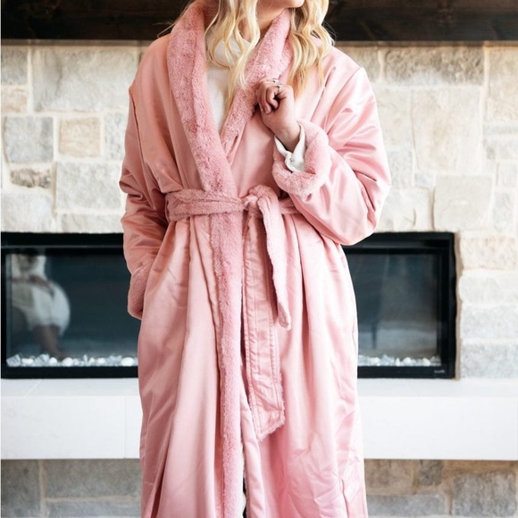 Cozy Pink Faux Fur Robe minky couture - Picture 7 of 7